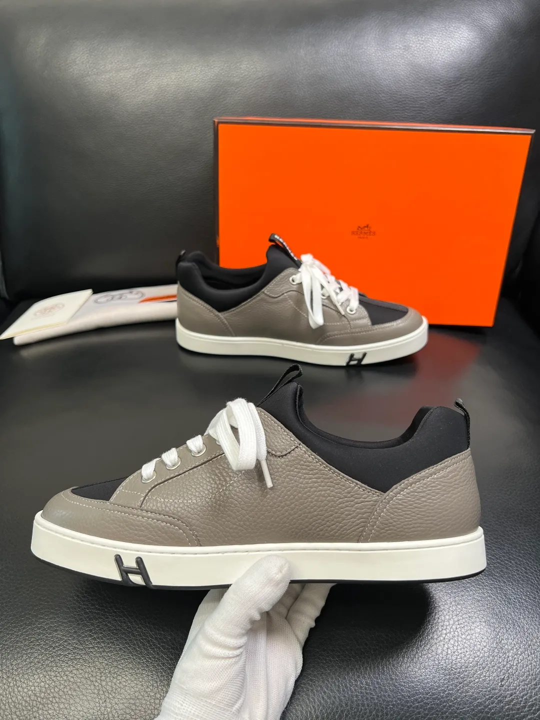 Men's shoes 💰700 Hermes High-quality top crafts Hermes counters are selling simultaneously with original factory configuration, original cowhide fabric imported from Italy, high-quality splicing technology, fully imported water-dyed cowhide lining, soles: original soles specially provided by the original factory are super comfortable, original factory and single goods are welcome to compare, code number 38-44 (customized 45)
